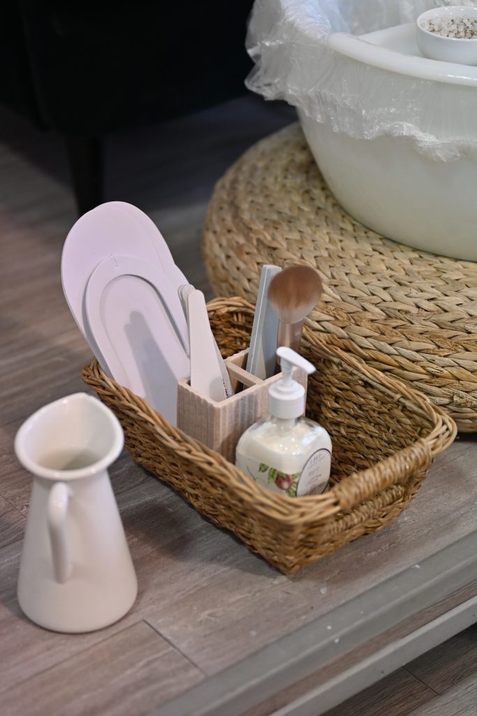 Nail salon and beauty salon in Miami, FL offering manicure & pedicure, nail enhance systems, and waxing services